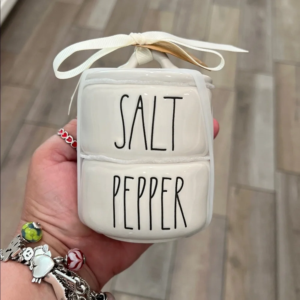 Cute.Rae Dunn SALT - PEPPER.